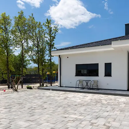 Ferienhaus Lovely In